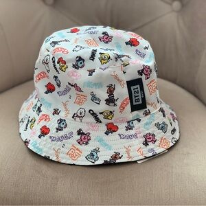 Reversible BTS Black and white Bucket Hat